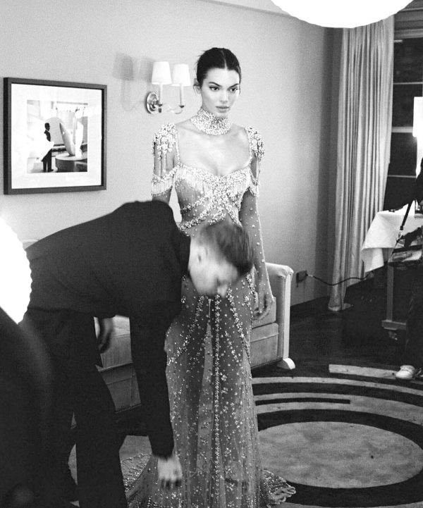 H Kendall Jenner στα παρασκήνια του Met Gala