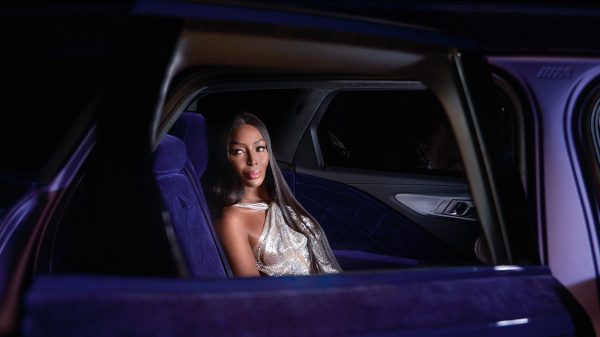 H Naomi Campbell σε αμάξι BMW