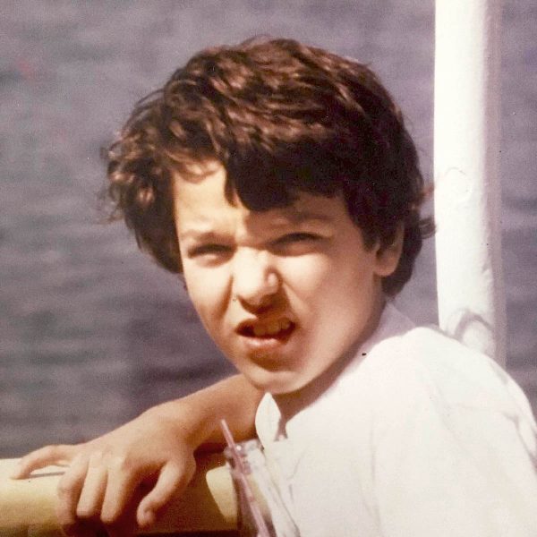 Ο ηθοποιός Πέτρος Λαγούτης σε παιδική φωτογραφία